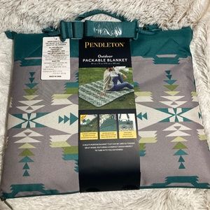 NWT Pendelton 60x72 Outdoor Packable Blanket